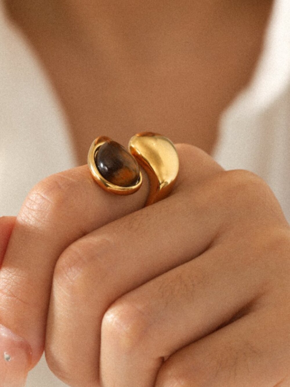 gold ring - Picture 4 of 4